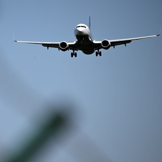 (Symbolbild) Ein Flugzeug, wie es auch am Flughafen Karlsruhe  Baden-Baden landen könnte.