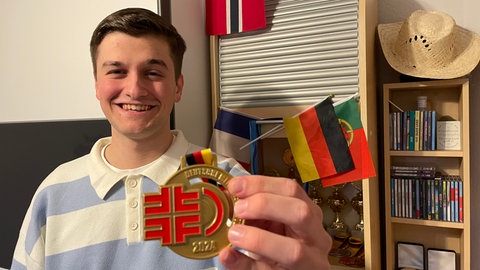 Die Medaille von der Deutschen Meisterschaft im Rope Skipping aus dem Jahr 2024 ist Lukas besonders wichtig.