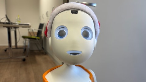 Roboter "navel" soll im Seniorenzentrum Knielingen der AWO unterstützen