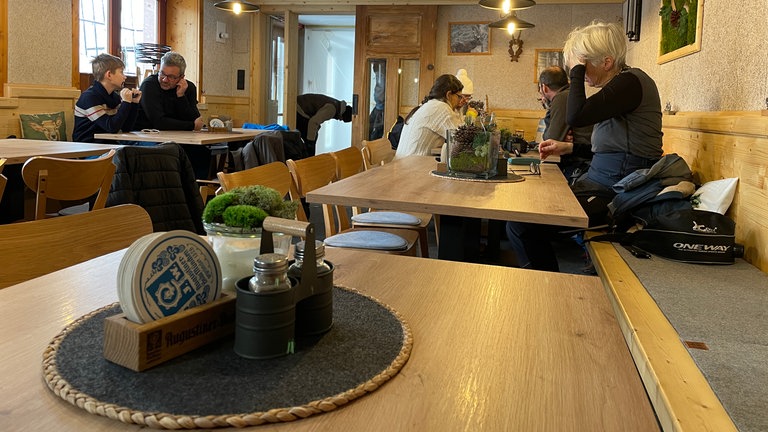Die "Darmstädter Hütte" im verschneiten Nordschwarzwald.