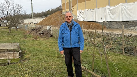 Dieter Brüstle wohnt seit Jahrzehnten an der A8 in Pforzheim.