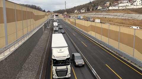 Anwohner an der A8 bei Pforzheim werden vor dem Autolärm geschützt.