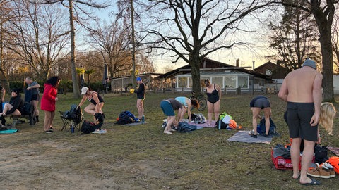 Eisbaden am Baggersee in Weingarten