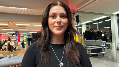 Juliana Sudau nach der Aufnahme der "Zur Sache! Baden-Württemberg" Sondersendung im Otto-Hahn-Gymnasium