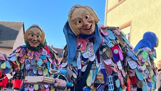 Gruppen aus der Region Karlsruhe, aus Südbaden, aus Schwaben und aus dem Hochschwarzwald kamen 2024 nach Karlsruhe-Grötzingen zum Narrensprung.