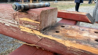 Rostige Bolzen und verfaultes Holz: Teile des Aussichtsturms in Pforzheim weisen erhebliche Schäden auf.