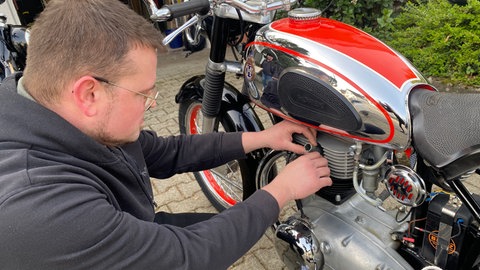 Start in die Motorradsaison mit Oldtimern. Technikcheck vor der ersten Ausfahrt.