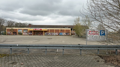 Die Überreste eines Supermarkts auf dem C-Areal sollen verschwinden.