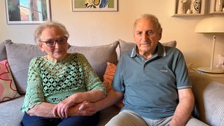 Sie feiern Eiserne Hochzeit: Das Ehepaar Schuster aus Pforzheim