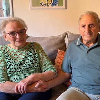 Sie feiern Eiserne Hochzeit: Das Ehepaar Schuster aus Pforzheim