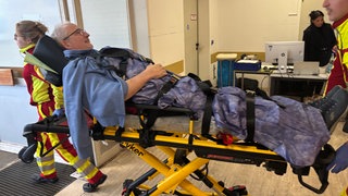 Krankenhausumzug in Calw: ein Patient auf dem Weg in die neue Klinik
