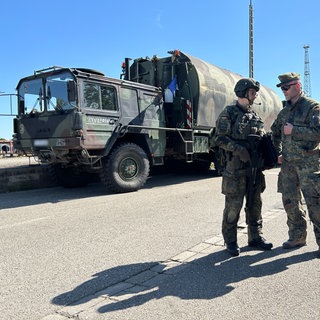 Lastwagen der Bundeswehr bei Übung "Orange Road" 