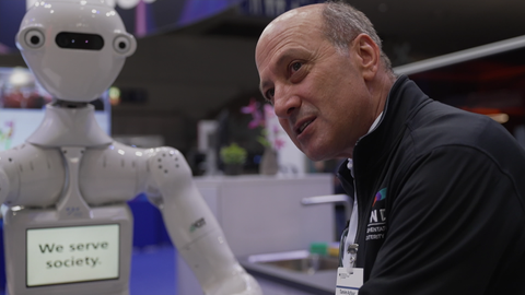 Humanoider Roboter ARMAR-7 vom KIT auf der Messe Hannover