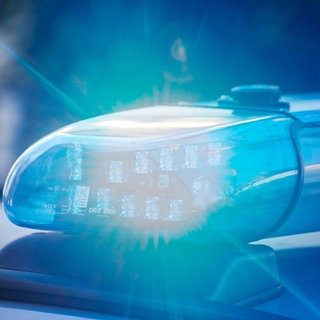 Symbolbild Polizeisirene. Auf der A5 bei Kalrsruhe haben Unbekannte Steine von einer Brücke geworfen