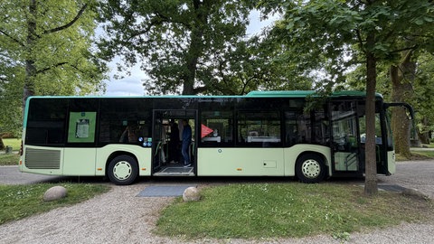 Der Museumsbus vor dem Stadtmuseum in Baden-Baden