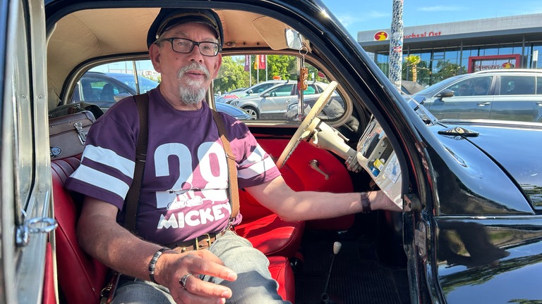 Die beiden aus der Schweiz sind an Pfingsten auf dem Weg zum einem Rockabilly-Treffen.
