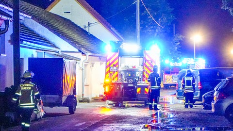 Feuerwehrautos in der Nacht
