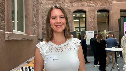 Katharina Leopold vom Bauunternehmen Züblin, ein Partner des Projekts NaiS (Nachhaltige intelligente Sanierungsmaßnahmen) von Forschenden des KIT