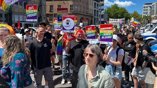 Teilnehmer des CSD in Pforzheim