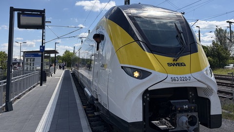 Die Hermann-Hesse-Bahn fährt jetzt bis Renningen im Landkreis Böblingen.
