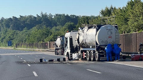 Tanklaster auf der A8 umgekippt