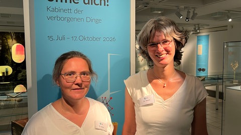 Annika Stello und Katrin Hesse sind die Kuratorinnen der Ausstellung "Sesam, öffne dich!" in der Badischen Landesbibliothek 