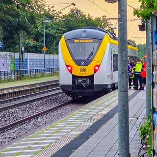 Der Bahnhof von Ettlingen-Bruchhausen im Kreis Karlsruhe. Der Zug, in dem der Vorfall stattfand, wurde beschlagnahmt.