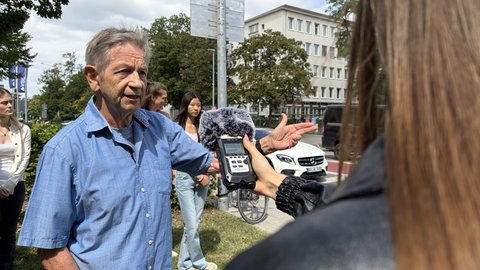 Schülerinnen des Thomas-Mann Gymnasiums in Stutensee im Landkreis Karlsruhe produzieren einen True Crime Podcast zum RAF-Attentat auf Generalbundesanwalt Buback 1977. 
