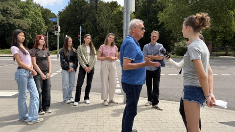 Schülerinnen des Thomas-Mann Gymnasiums in Stutensee im Landkreis Karlsruhe produzieren einen True Crime Podcast zum RAF-Attentat auf Generalbundesanwalt Buback 1977. 
