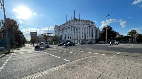 Die Kreuzung an der Kriegsstraße  B10  Reinhold-Frank-Straße wird zur Großbaustelle.