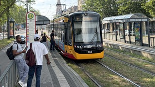 Die Verkehrsbetriebe Karlsruhe müssen bei Bussen und Straßenbahnen sparen.