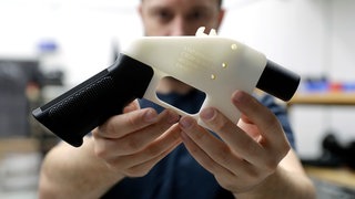 Ein 46-Jähriger aus Karlsruhe soll Waffen mit einem 3D-Drucker hergestellt haben.
