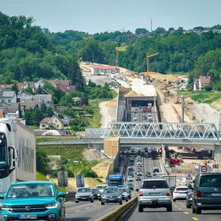 Autos fahren auf der A8