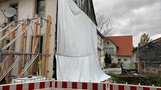 An diesem Haus in Wiesloch ist eine Wand weggebrochen