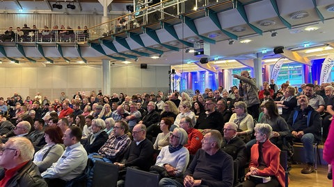 Die Stadthalle Hockenheim ist voll
