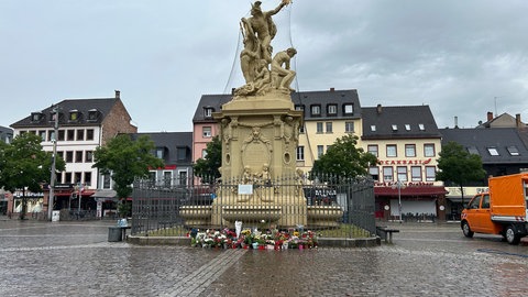 Marktplatz Mannheim: Aufräumen nach Messerattacke.