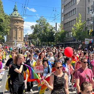Teilnehmer der Monnem Pride 2024