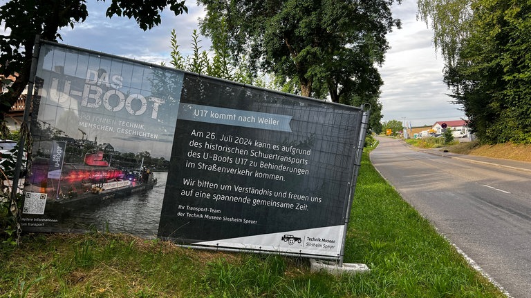 Hinweisschild zum U-Boot-Transport in Sinsheim-Weiler