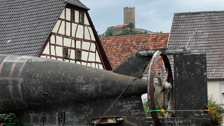 Das U-Boot U17 in den engen Gassen von Sinsheim-Weiler