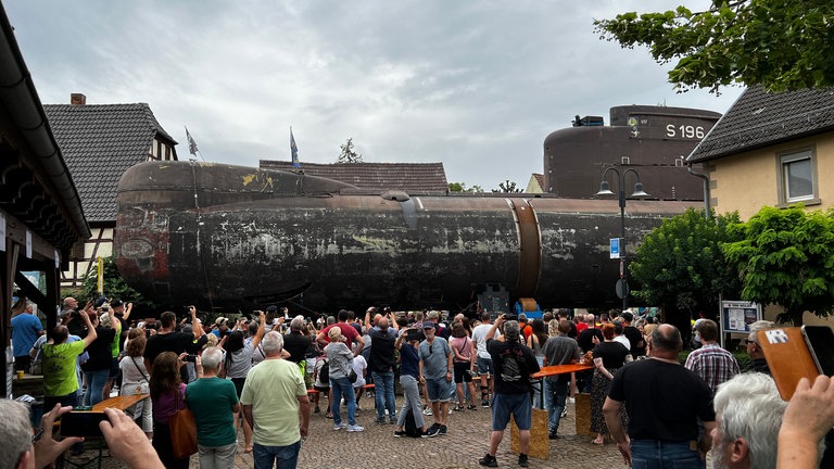 Das U-Boot U17 durchquert den Sinsheimer Ortsteil Weiler