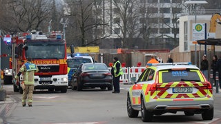 Rettungskräfte an einer Unfallstelle