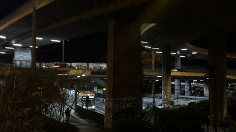An der zweigeschössigen Haltestelle Rheinstraße in Mannheim fühlen sich viele Menschen unsicher. 