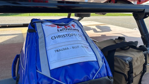 Neben dem REBOA-Katheter hat Christoph 53 auch Blutprodukte mit an Bord. 