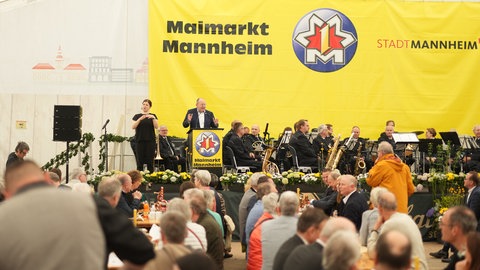Rede von Mannheims Oberbürgermeister Christian Specht auf dem Maimarkt