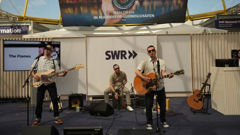 The Flames bei ihrem Auftritt im SWR Studio auf dem Maimarkt.