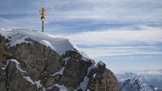Die Zugspitze mit Gipfelkreuz