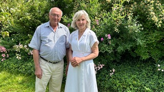 Majid Khoshlessan und Deborah Kämper im Garten