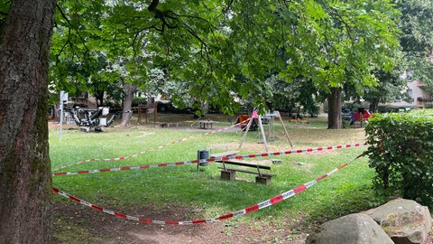 Spielplatz in Heidelberg Handschuhsheim mit Absperrband