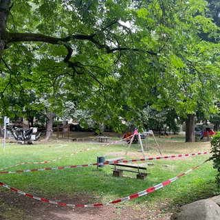 Spielplatz in Heidelberg Handschuhsheim mit Absperrband