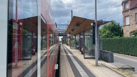Gestrandeter Zug der S-Bahn Rhein-Neckar